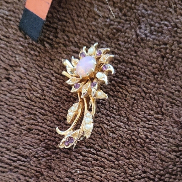 Elegant Gold and Purple Floral Brooch - Picture 2 of 2